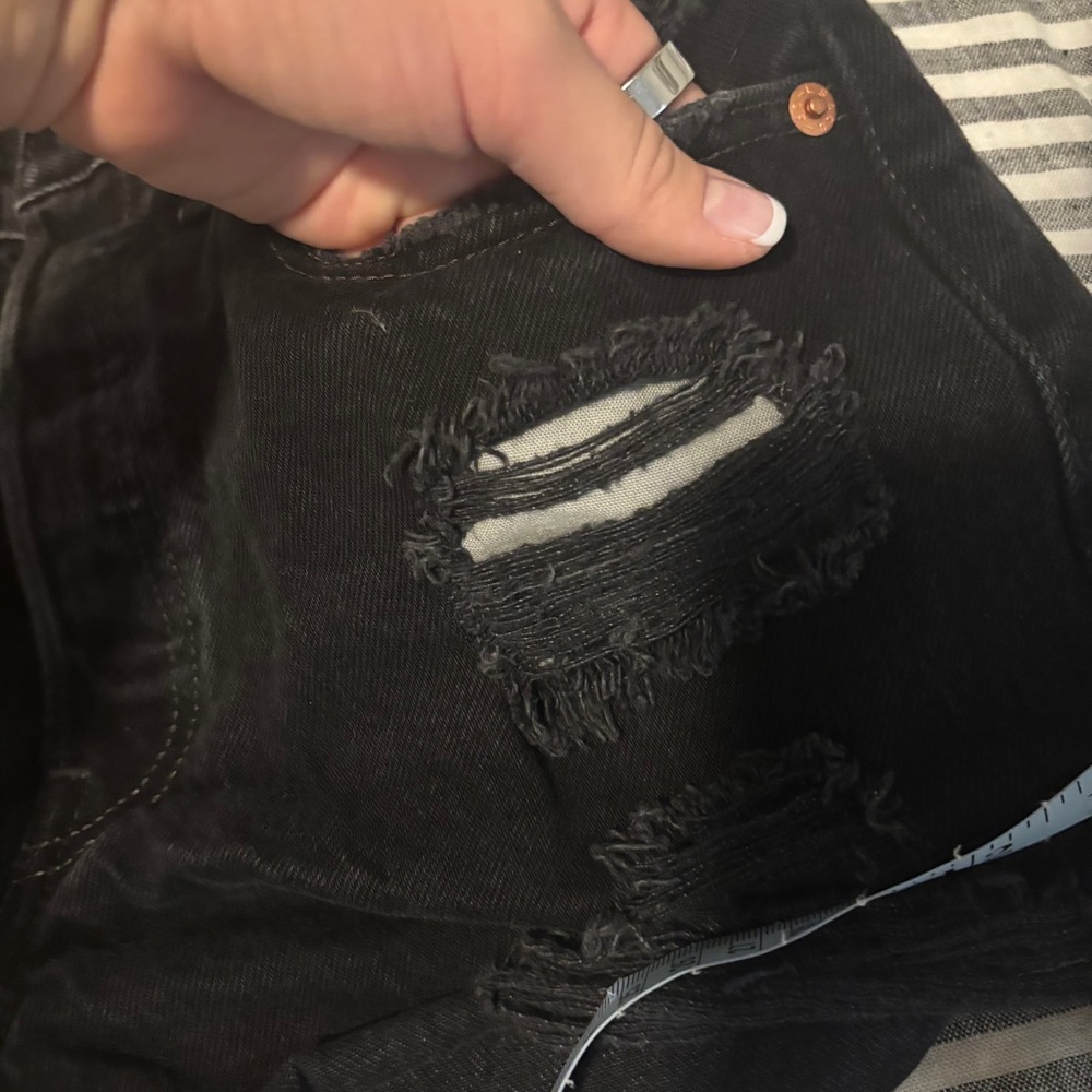 Women’s Levi’s 501 high rise short shorts black distressed - Picture 9 of 10